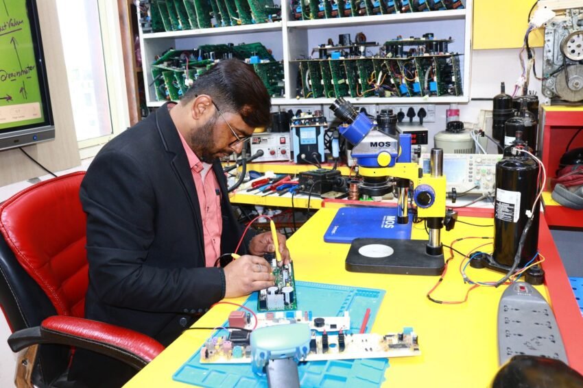 semiconductor laboratory microchip technician